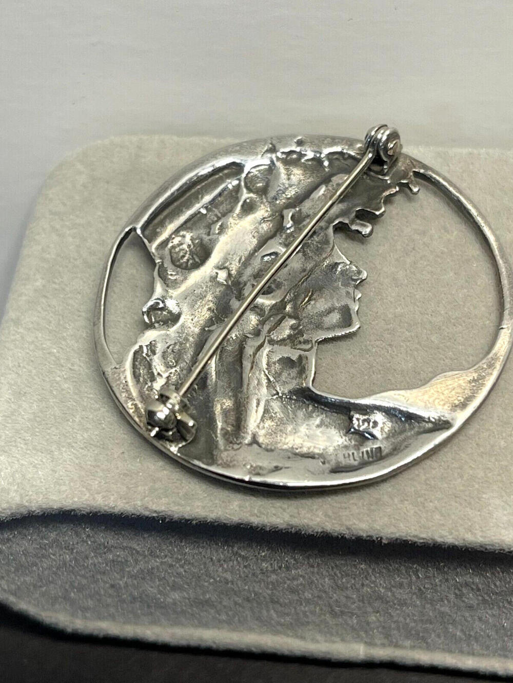 Vintage Sterling Silver Round Art Nouveau Lady Profile Brooch from 1970's - Picture 9 of 9